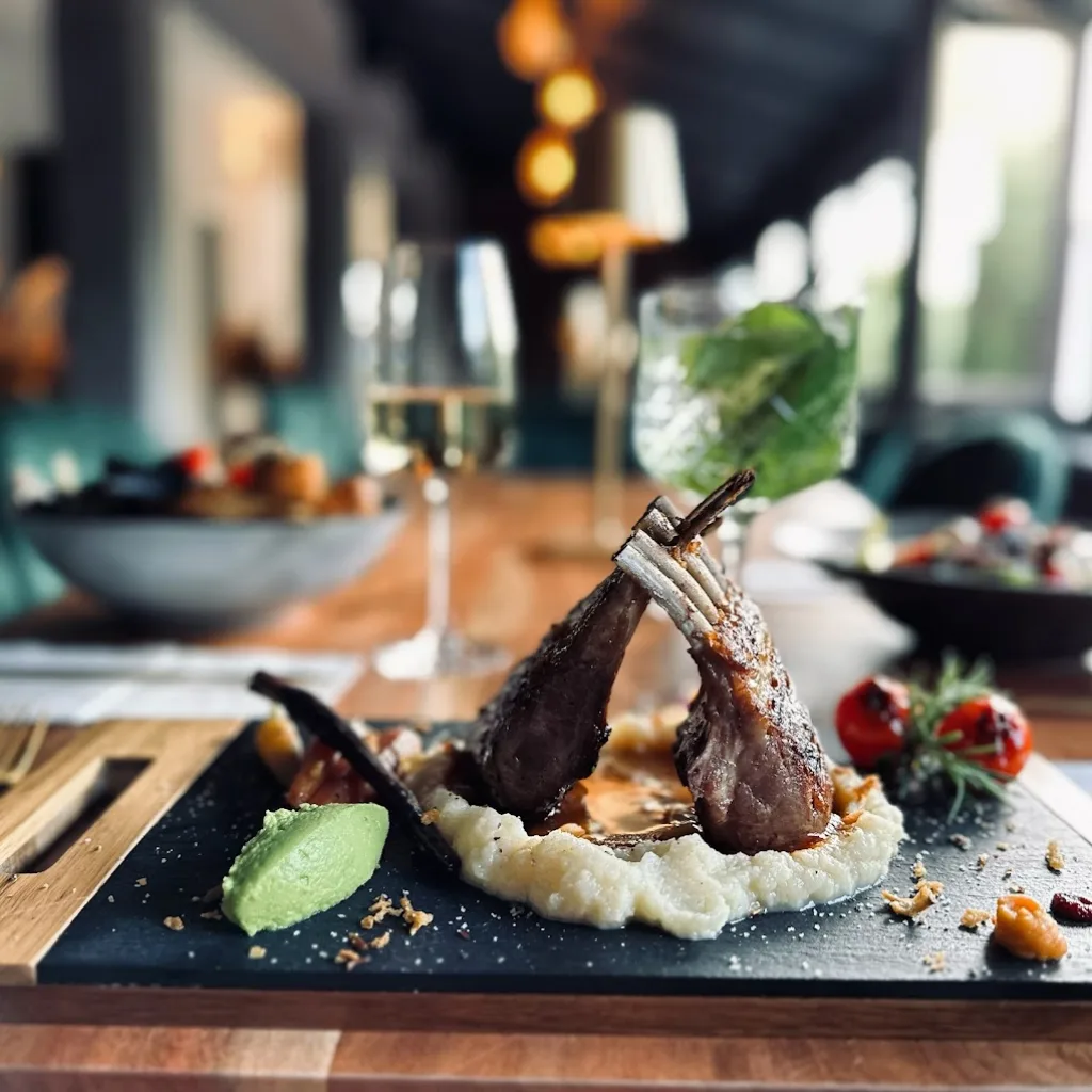 Lammkarree im Restaurant VALA bei Valbandon, Istrien